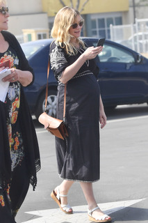Kirsten Dunst feet photo thumbnail