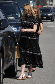 Kirsten Dunst feet photo thumbnail