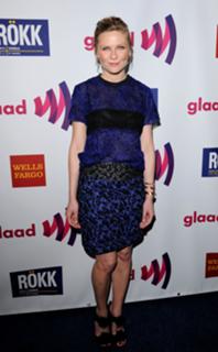 Kirsten Dunst feet photo thumbnail
