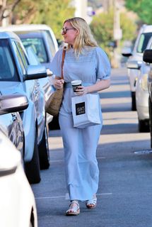 Kirsten Dunst feet photo thumbnail