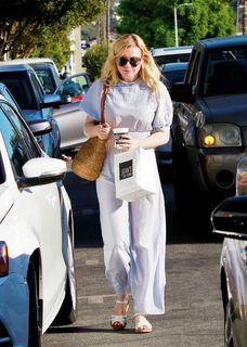 Kirsten Dunst feet photo thumbnail