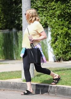 Kirsten Dunst feet photo thumbnail