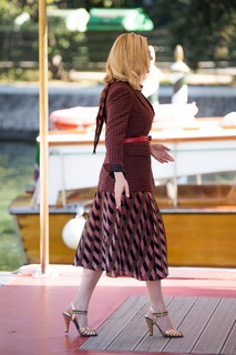 Kirsten Dunst feet photo thumbnail