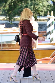 Kirsten Dunst feet photo thumbnail