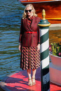 Kirsten Dunst feet photo thumbnail