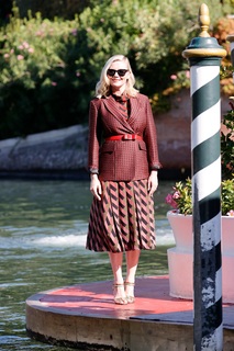 Kirsten Dunst feet photo thumbnail
