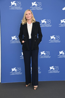 Kirsten Dunst feet photo thumbnail