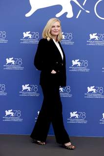 Kirsten Dunst feet photo thumbnail