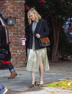 Kirsten Dunst feet photo thumbnail