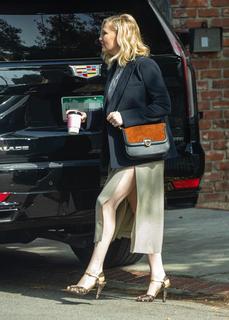 Kirsten Dunst feet photo thumbnail