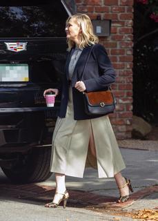 Kirsten Dunst feet photo thumbnail