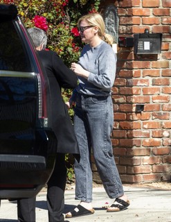 Kirsten Dunst feet photo thumbnail