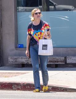 Kirsten Dunst feet photo thumbnail