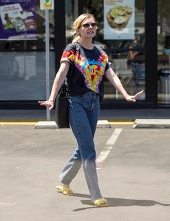 Kirsten Dunst feet photo thumbnail