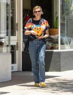 Kirsten Dunst feet photo thumbnail