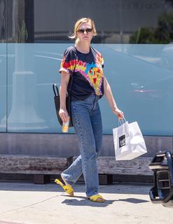 Kirsten Dunst feet photo thumbnail