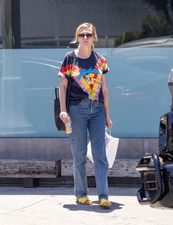 Kirsten Dunst feet photo thumbnail