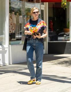 Kirsten Dunst feet photo thumbnail