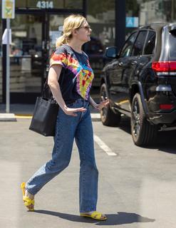 Kirsten Dunst feet photo thumbnail
