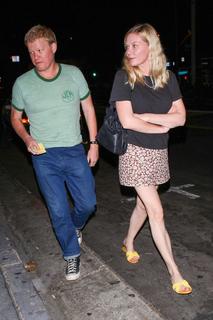Kirsten Dunst feet photo thumbnail