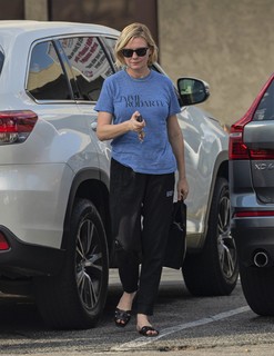 Kirsten Dunst feet photo thumbnail