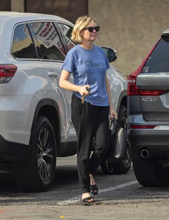 Kirsten Dunst feet photo thumbnail