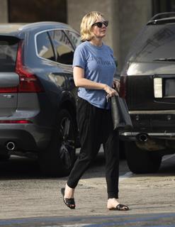Kirsten Dunst feet photo thumbnail