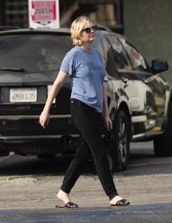 Kirsten Dunst feet photo thumbnail