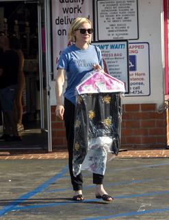 Kirsten Dunst feet photo thumbnail