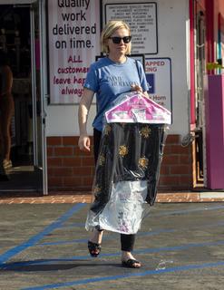 Kirsten Dunst feet photo thumbnail
