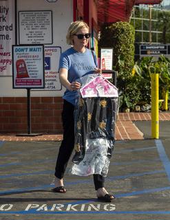 Kirsten Dunst feet photo thumbnail