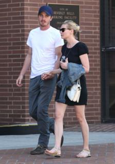 Kirsten Dunst feet photo thumbnail