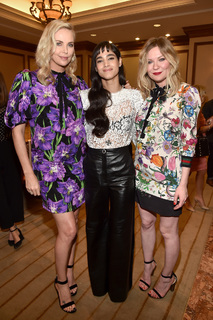 Kirsten Dunst feet photo thumbnail
