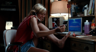 Kirsten Dunst feet photo thumbnail