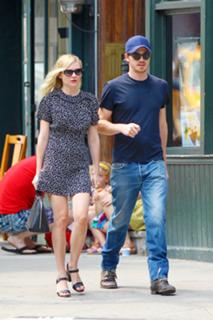 Kirsten Dunst feet photo thumbnail
