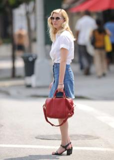 Kirsten Dunst feet photo thumbnail