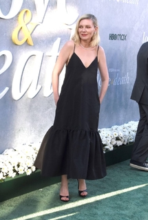 Kirsten Dunst feet photo thumbnail