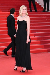 Kirsten Dunst feet photo thumbnail