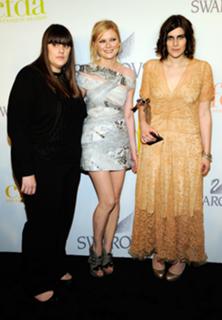 Kirsten Dunst feet photo thumbnail