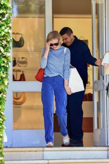 Kirsten Dunst feet photo thumbnail