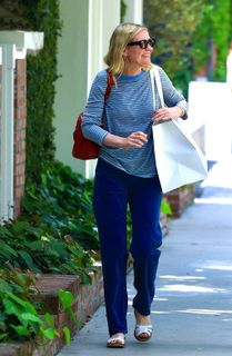Kirsten Dunst feet photo thumbnail
