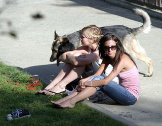 Kirsten Dunst feet photo thumbnail