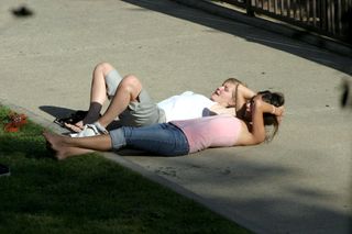 Kirsten Dunst feet photo thumbnail