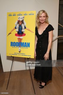 Kirsten Dunst feet photo thumbnail