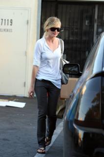 Kirsten Dunst feet photo thumbnail