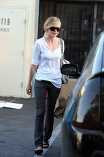 Kirsten Dunst feet photo thumbnail