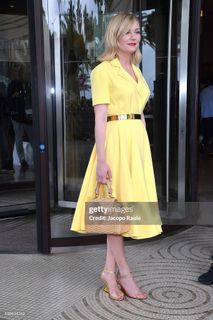 Kirsten Dunst feet photo 15