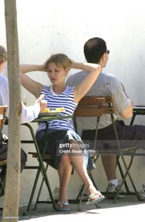 Kirsten Dunst feet photo 10