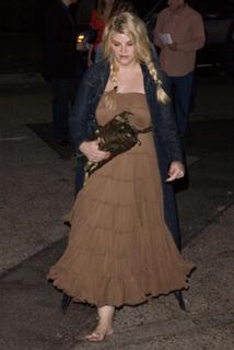 Kirstie Alley feet photo thumbnail
