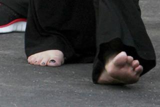 Kirstie Alley feet photo thumbnail